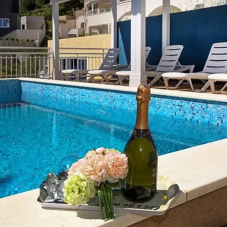 Ambiente Mit Pool * Mimice