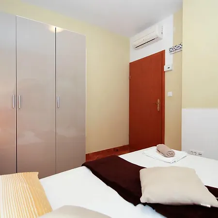 Ambiente Mit Pool Apartment