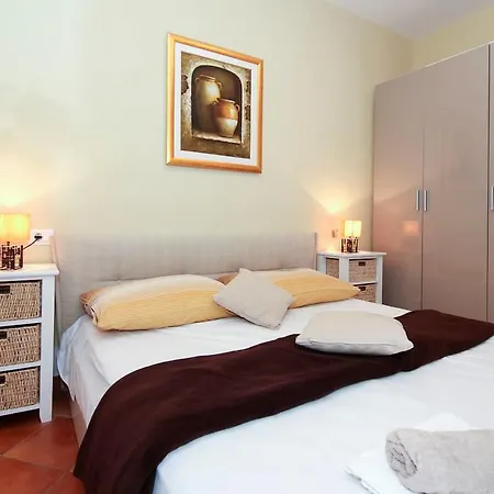 Apartment Ambiente Mit Pool