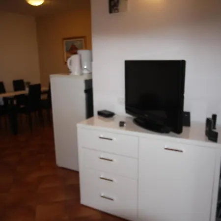 Ambiente Mit Pool Apartment Mimice